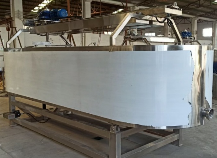 公司新增奶酪制作設備—不銹鋼奶酪槽、奶油摔打機